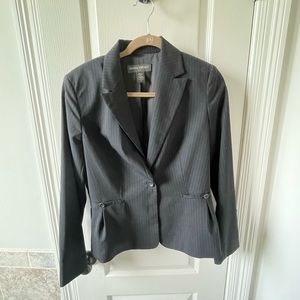 Size 8 Banana Republic pinstripe fitted blazer.